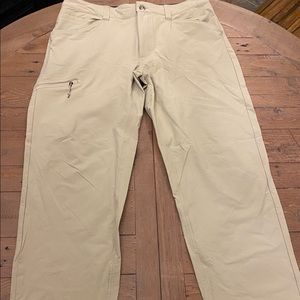 Men’s Patagonia nylon fly fishing pants